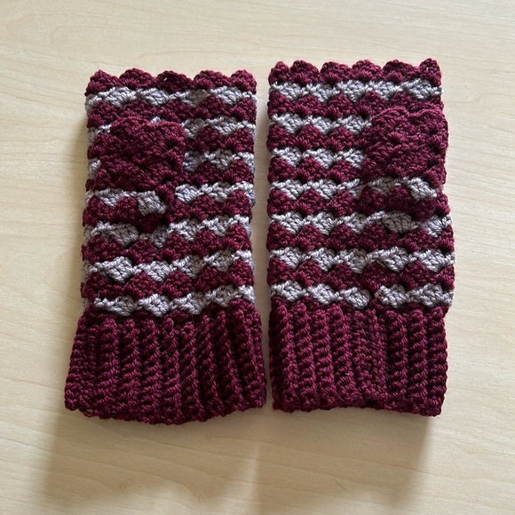 Handmade fingerless mittens - Picture 2 of 6